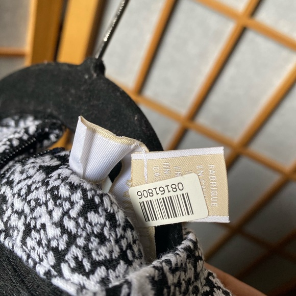 Michael Kors High Mock Neck Sleeveless Top Textured BLACK WHITE - Picture 3 of 5